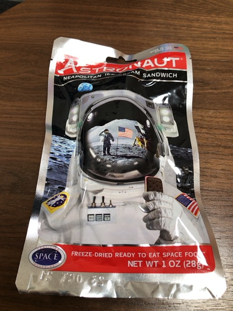 宇宙食のパッケージ。
